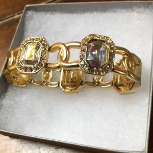 Elegant bracelet, stretchy cord.